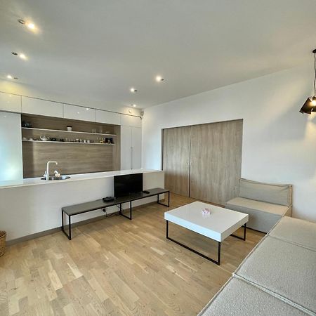 Metro Apartment 耶烈万 外观 照片