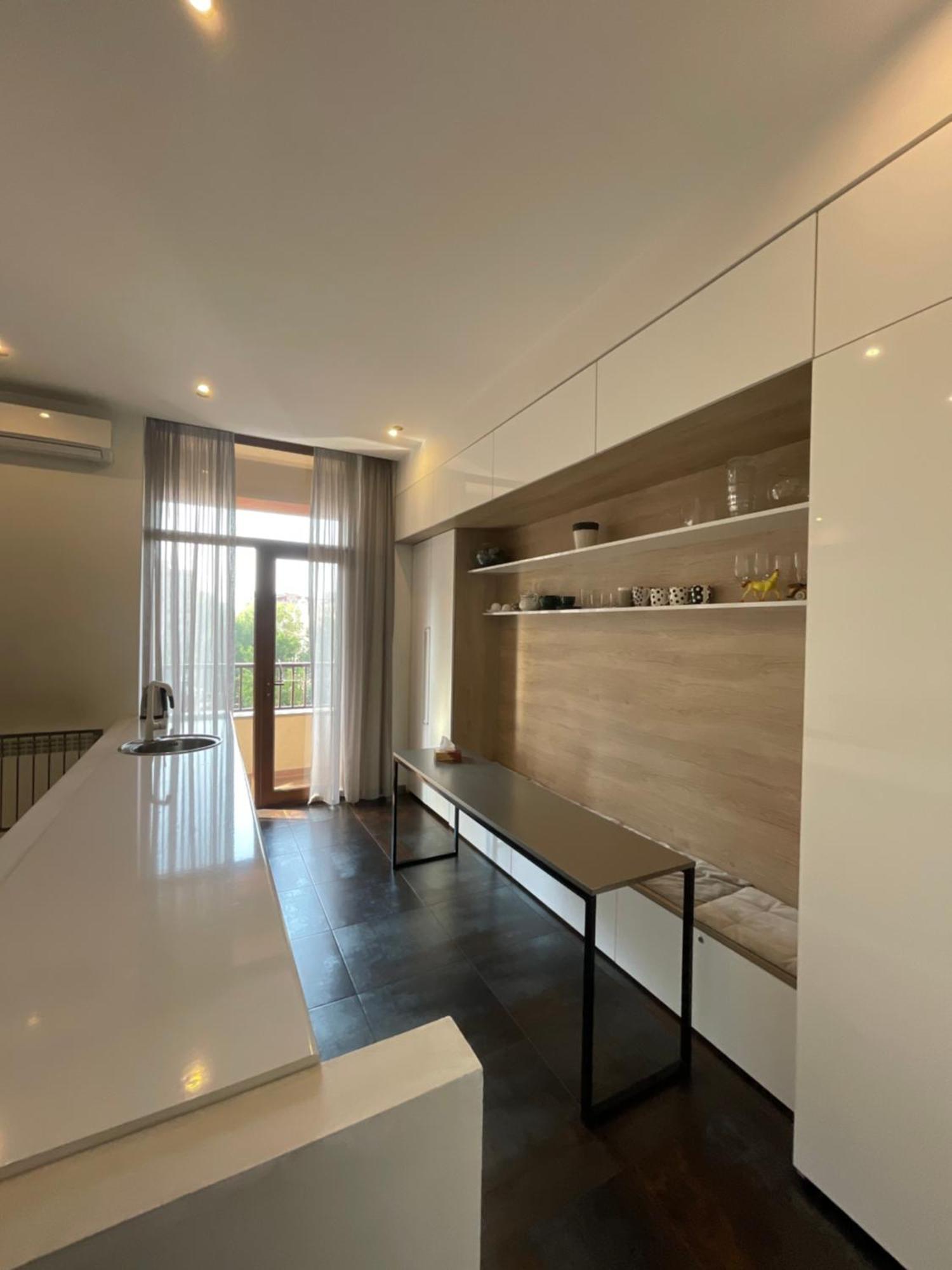 Metro Apartment 耶烈万 外观 照片