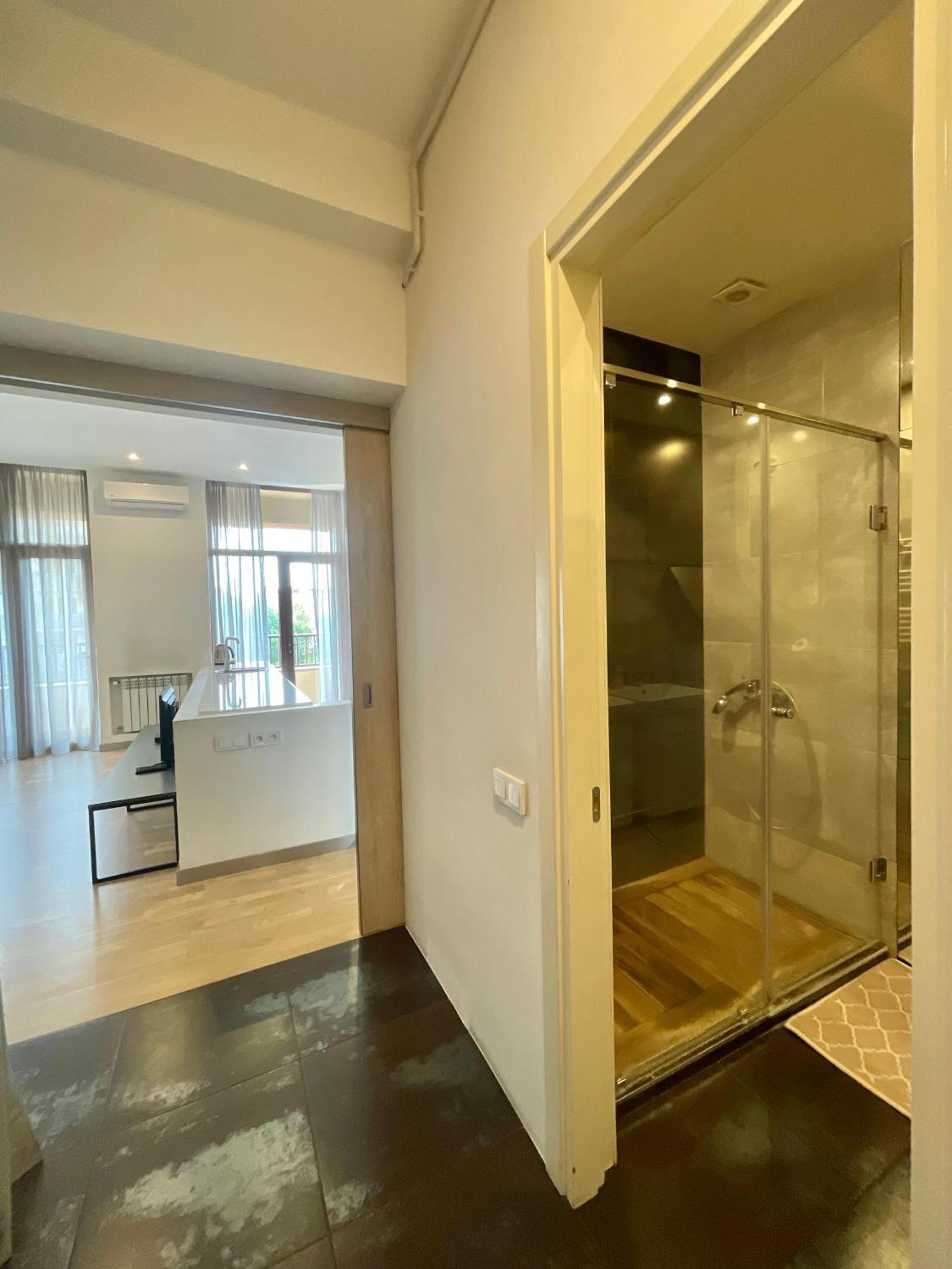 Metro Apartment 耶烈万 外观 照片