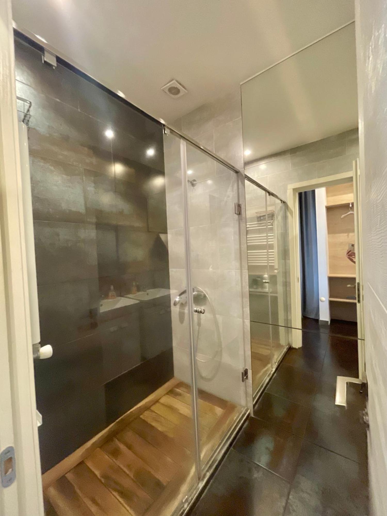 Metro Apartment 耶烈万 外观 照片