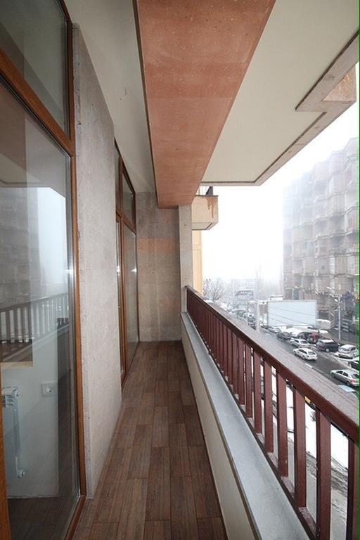 Metro Apartment 耶烈万 外观 照片